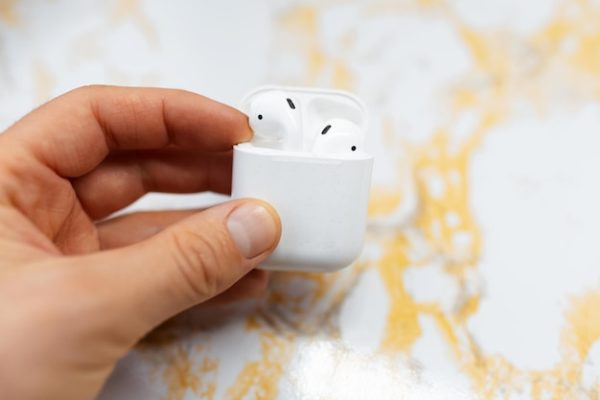 AirPods 2 за 10990 рублей выгодное предложение