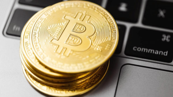 Биткоин начал неделю с подъёма выше $65,000, но он может оказаться под угрозой